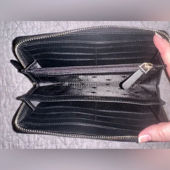 KATE SPADE! Black Leather Zippy Wallet - Picture 4 of 5